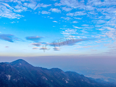 自然下午蓝天白云天空大山摄影图配图