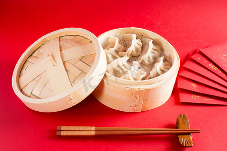 红色新春节日喜庆美食过年包饺子摄影图配图