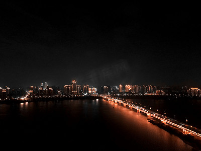 南昌大桥摄影照片_城市夜晚南昌大桥桥梁赣江摄影图配图