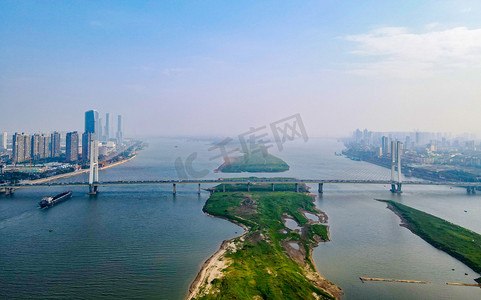桥梁摄影照片_城市中午八一大桥桥梁赣江摄影图配图