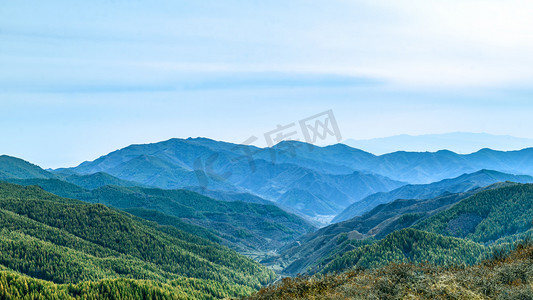 暖春旅游摄影照片_山峦植被上午山峦室外旅游摄影图配图