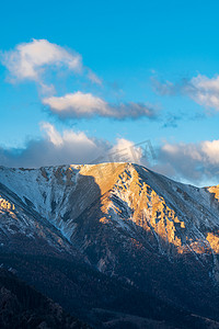 西藏自驾摄影照片_觉巴山摄影图日出山峰 雪山 蓝天室外摄影摄影图配图