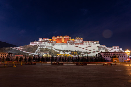 布达拉宫摄影摄影照片_布达拉宫夜景夜晚布达拉宫室外摄影摄影图配图