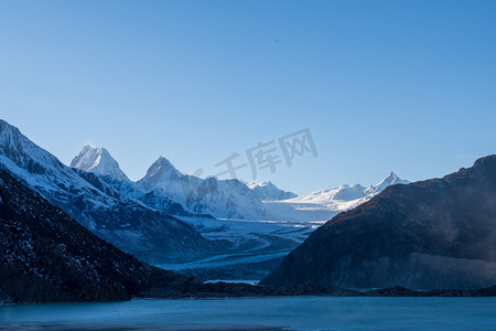 古摄影照片_西藏来古冰川白天雪山室外摄影摄影图配图