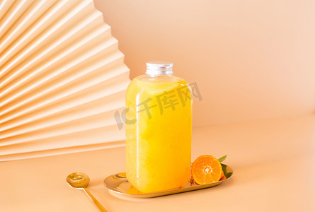 夏天饮料简约清新饮品水果茶饮网红冰糖橘橘子汁摄影图配图