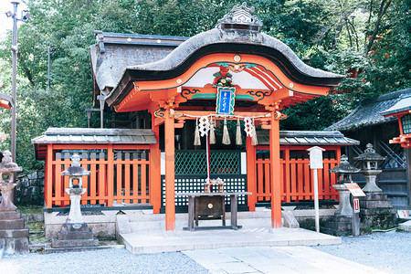 双11京东logo摄影照片_日本京都清晨节日日本古神社旅游摄影图配图