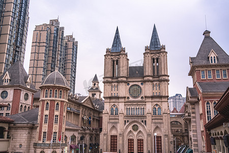 武汉城市白天建筑光谷意大利大教堂静物建筑摄影图配图