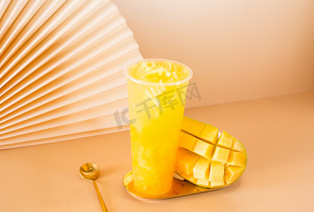 夏天清新饮料简约饮品水果茶饮网红芒果茶摄影图配图