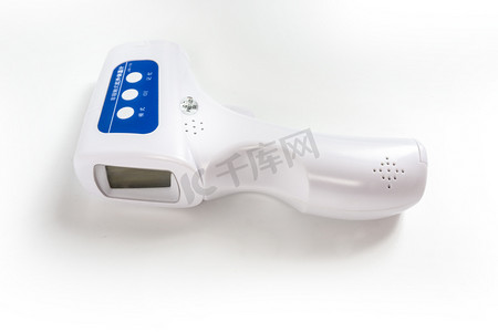 温摄影照片_医疗器械通用测温额温枪高精度测温仪器摄影图配图