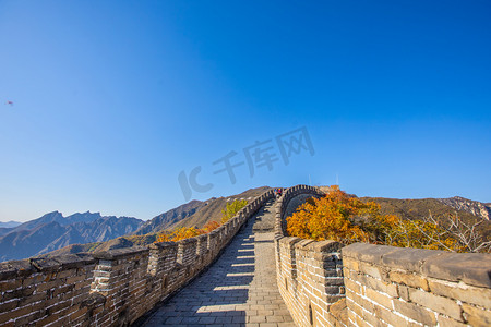 北京长城秋天长城秋景登山摄影图配图