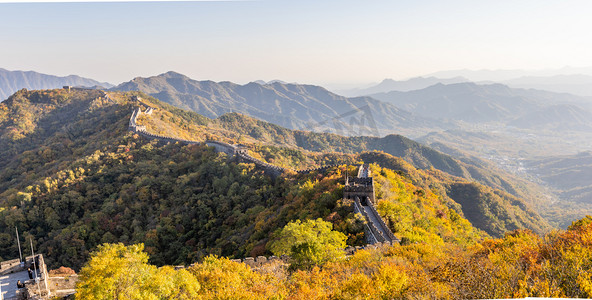 建党大气摄影照片_慕田峪长城秋天北京长城自然风景登山摄影图配图