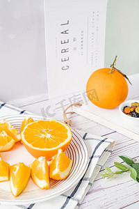 鲜榨果汁摄影照片_脐橙水果新鲜橙子食品摄影图配图