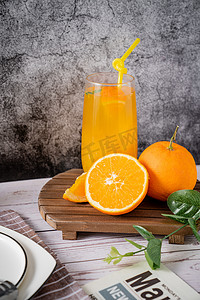 果汁新鲜橙子橙汁水果营养摄影图配图