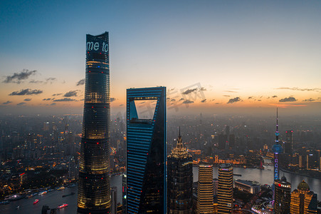 科技感立体城市摄影照片_上海CBD地标城市夕阳摄影图配图