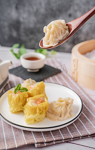 小饺子摄影照片_广式港式早茶点心饺子小笼包美食摄影图配图