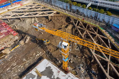 岳阳楼航拍摄影照片_武汉城市建筑下午吊车工地航拍摄影图配图