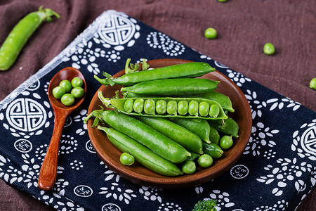 绿色果蔬摄影照片_甜豆果蔬新鲜绿色食材摄影图配图