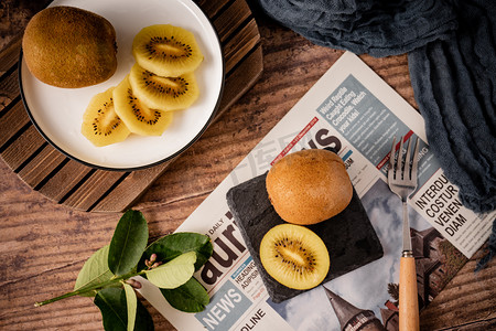 可口食品摄影照片_奇异果水果生鲜猕猴桃食品摄影图配图