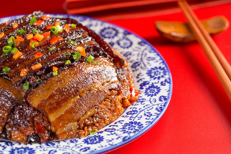 年夜饭摄影照片_美食家常菜香辣饮食扣肉摄影图配图