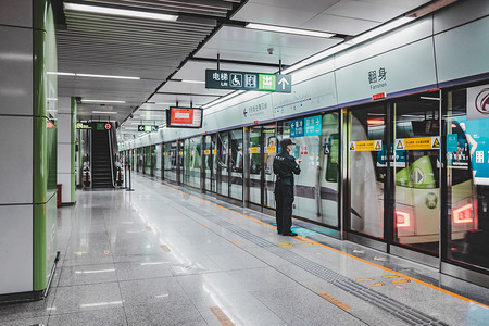 深圳交通摄影照片_地铁交通铁路城市设施出行运输摄影图配图