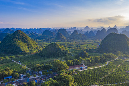 桂林群山日落群山空中在拍摄摄影图配图