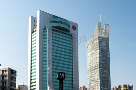 武汉城市建筑晴天建筑华美达酒店仰拍摄影图配图