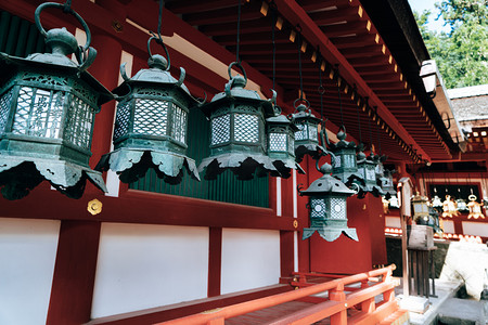 旅拍摄影照片_日本神社上午晴天神庙风铃日本神社日本旅拍摄影图配图