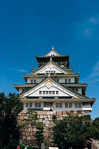 日本旅拍晴天天守阁大阪城公园风景摄影图配图