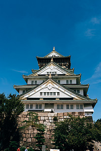 标志性摄影照片_日本旅拍晴天天守阁大阪城公园风景摄影图配图