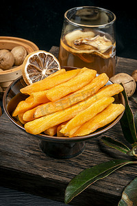 黄心番薯摄影照片_新鲜果蔬脆条脱水番薯即食休闲零食摄影图配图
