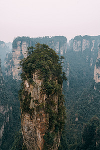 旅拍摄影照片_怪石下午山顶张家界旅拍摄影图配图