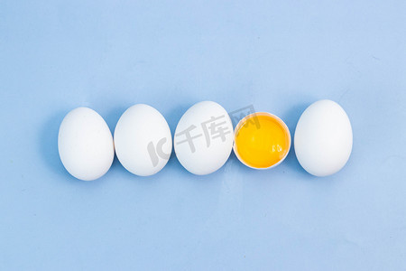 清一摄影照片_营养蛋白日常一排鸡蛋厨房烹饪摄影图配图