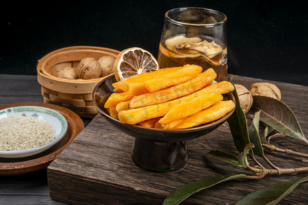 饮食健康棕色高脚盘黄金炸地瓜条食材美食摄影图配图