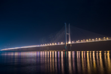 夜景水摄影照片_夜景夜晚大桥江河风景摄影图配图