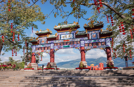 肇庆市高要区摄影照片_旅游旅行七星岩牌坊广场肇庆摄影图配图