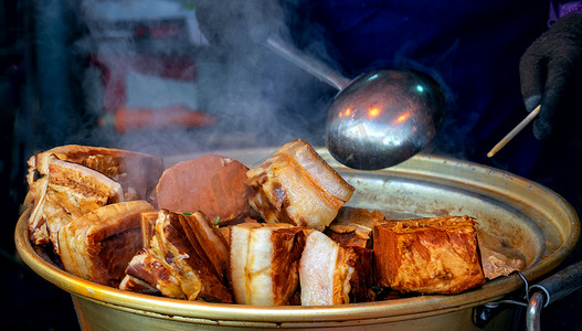 大召摄影照片_肉块上午猪肉烹饪美味摄影图配图
