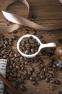 饮料咖啡咖啡豆桌子摆放摄影图配图