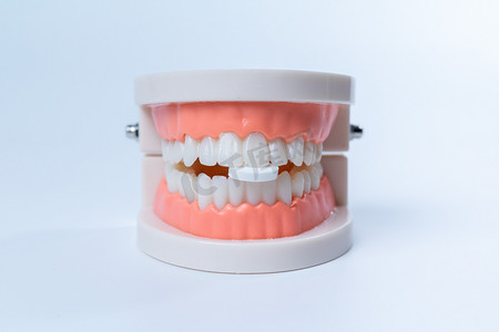 牙齿ct摄影照片_医疗室内牙齿吃药模型棚拍静物摄影图配图