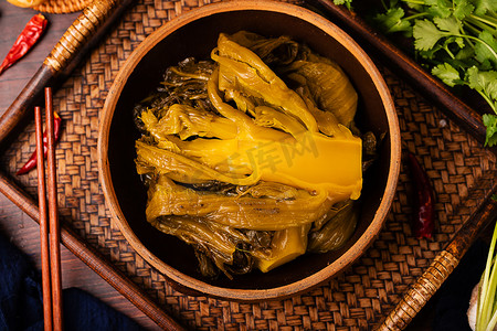 泡菜腌制摄影照片_酸菜泡菜一碗酸菜质朴四川泡菜摄影图配图