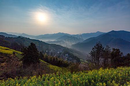 村子清晨太阳山区无摄影图配图