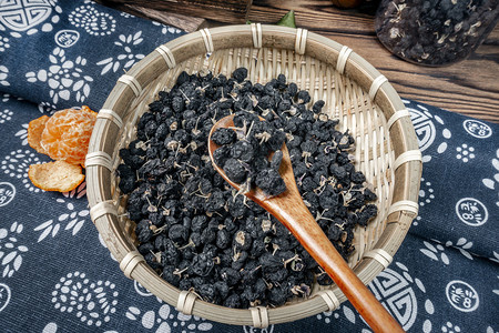 青海营养特级黑枸杞茶饮食材摄影图配图