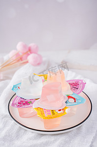 糖果清新摄影照片_甜品食品彩色果冻甜食摄影图配图