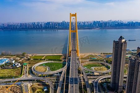 武汉跨年摄影照片_武汉城市建筑晴天建筑杨泗港大桥俯视摄影图配图