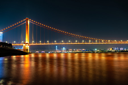 鹦鹉洲摄影照片_武汉城市建筑夜晚桥身鹦鹉洲大桥长曝光摄影图配图