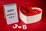 女神节三八妇女节礼盒玫瑰摄影图配图