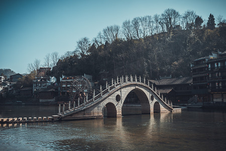 淙淙流水摄影照片_石桥春季小桥流水石拱桥建筑摄影图配图