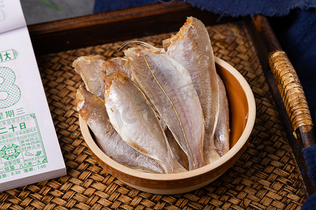 咸鱼食材鱼干剥皮鱼干红娘鱼摄影图配图