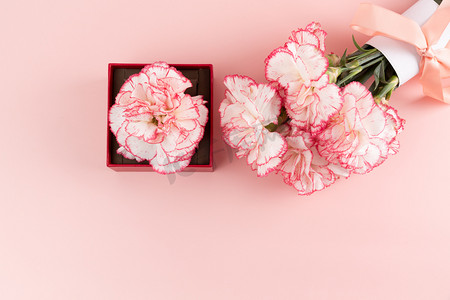 三八节日海报摄影照片_康乃馨花束母亲节花朵室内节日摄影图配图