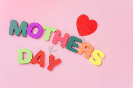 粉色母亲节创意字母组合摄影图配图