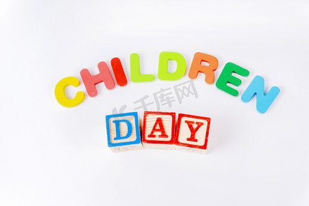 儿童节标题彩色字母积木组合摄影图配图